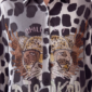 Leo Print Damenbluse mit Strass-Tiger Großhandel in Beige und Grau