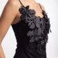 Damen 3D Blumen Top Großhandel Schwarz & Weiß mit großen Blumenapplikationen