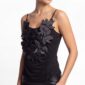 Damen 3D Blumen Top Großhandel Schwarz & Weiß mit großen Blumenapplikationen