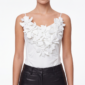 Damen 3D Blumen Top Großhandel Schwarz & Weiß mit großen Blumenapplikationen