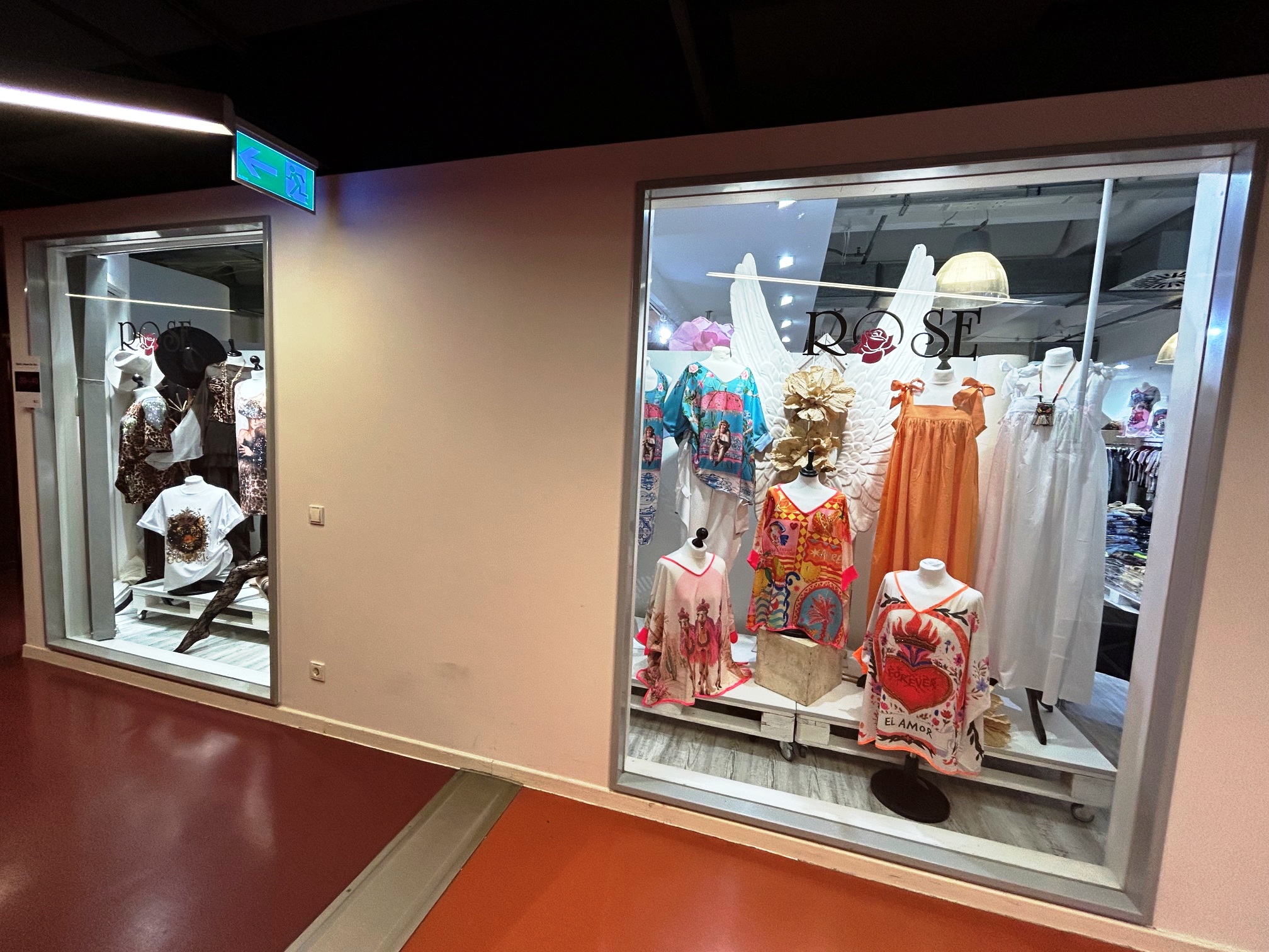 Rose Mode Showroom Außenansicht Schaufenster Neuss