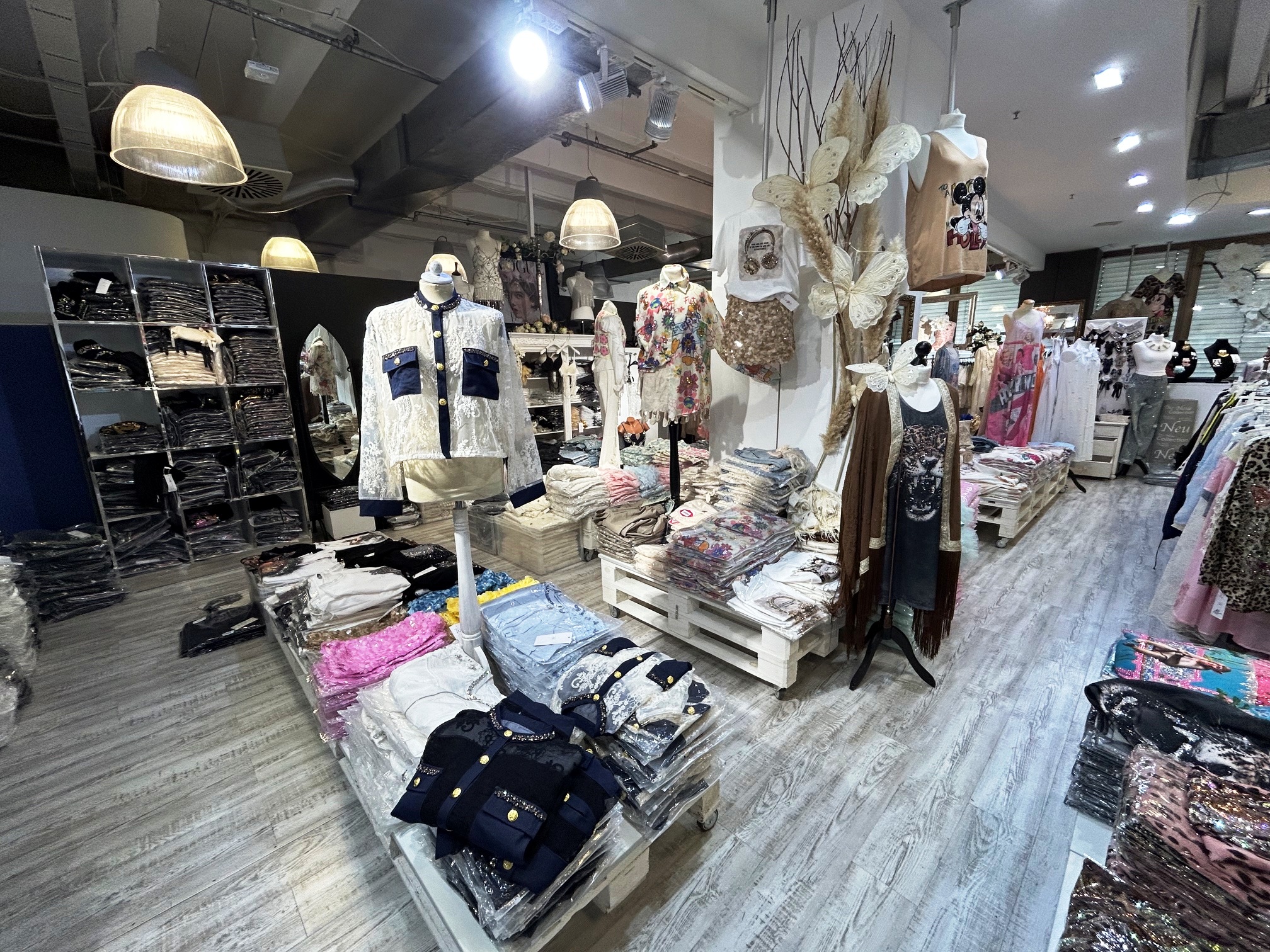 Damenmode Kollektion Großhandel Showroom Rose Mode Neuss