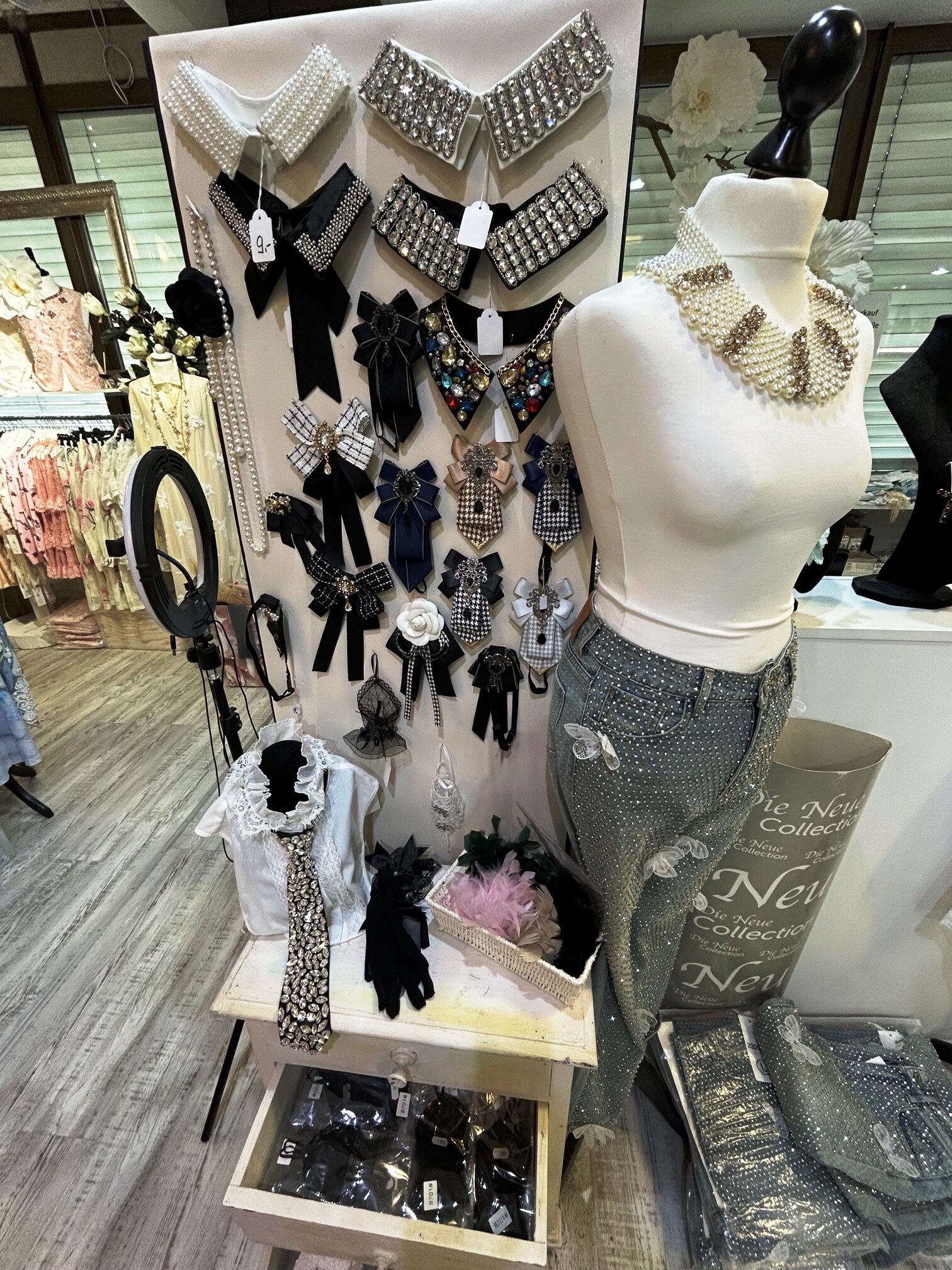 Schmuck und Accessoire Details Damenmode Großhandel Rose Mode