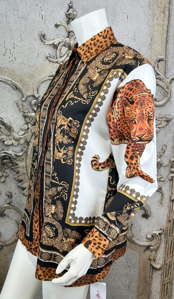 Damen Bluse mit Leo- & Barock-Print – Fließend & Leicht – Großhandel (3) Damen Bluse mit Tiger- & Barock-Print Großhandel – großes Tigermotiv