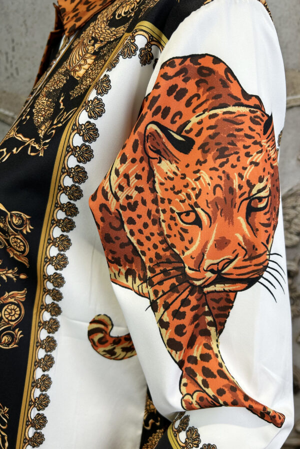 Damen Bluse mit Leo- & Barock-Print – Fließend & Leicht – Großhandel (4) Damen Bluse mit Tiger- & Barock-Print Großhandel – großes Tigermotiv