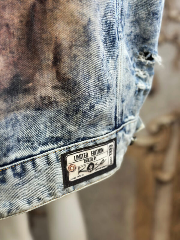 Damen Jeansweste mit Hunde Strass – Destroyed Look Großhandel (8) Damen Jeansweste mit Hunde Strass im Destroyed Look