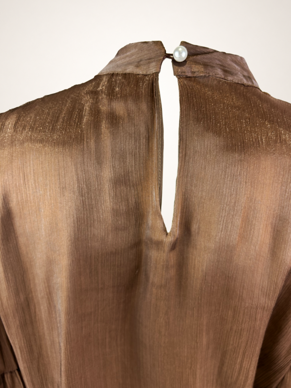 Damen Oversize Bluse mit Spitze, Volant- & Ballonärmeln und Unterfutter – Großhandel (8) Edle Damen Chiffon-Bluse Braun Großhandel mit Spitze und Perlen
