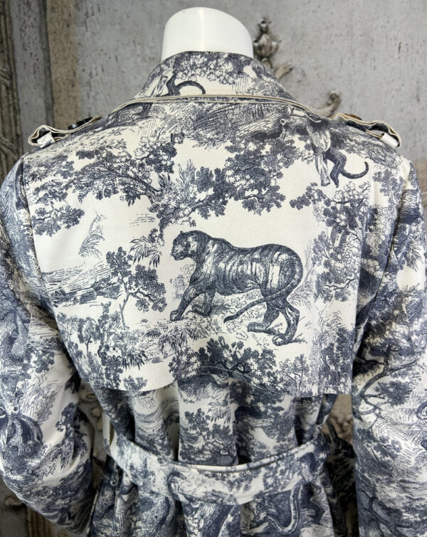 Damen Trenchcoat mit Gürtel & Animal-Landschaftsprint – Großhandel (10) Damen Trenchcoat mit Toile-de-Jouy Print & Gürtel – Großhandel