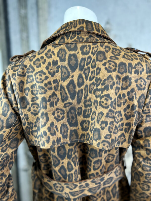 Damen Trenchcoat mit Leo-Print & Taillengürtel Braun – Großhandel (10) Damen Trenchcoat mit Leo-Print & Taillengürtel Braun – Großhandel