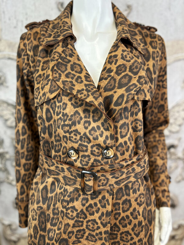 Damen Trenchcoat mit Leo-Print & Taillengürtel Braun – Großhandel (3) Damen Trenchcoat mit Leo-Print & Taillengürtel Braun – Großhandel