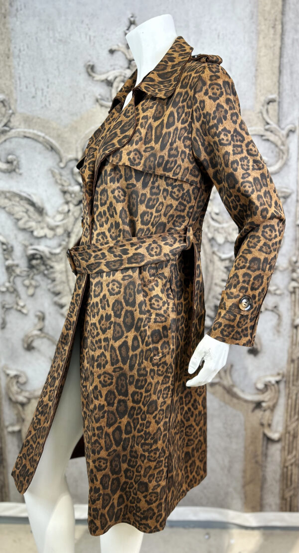 Damen Trenchcoat mit Leo-Print & Taillengürtel Braun – Großhandel (8) Damen Trenchcoat mit Leo-Print & Taillengürtel Braun – Großhandel