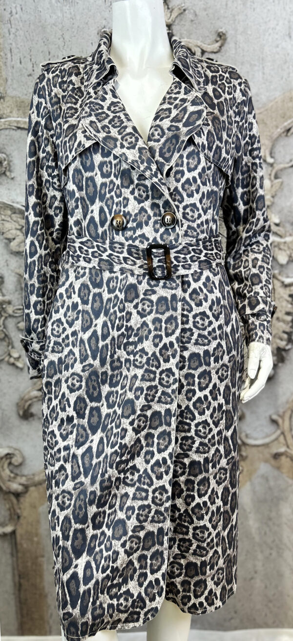 Damen Trenchcoat mit Taillengürtel & Leo-Print – Großhandel (2) Damen Trenchcoat mit Leo-Print & Taillengürtel Grau – Großhandel