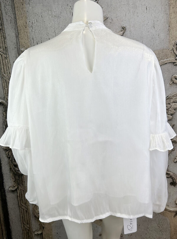 Edle Damen Bluse in Weiß mit Spitze, Perlen, Bindekragen & Ballonärmeln – Großhandel (7) Edle Damen Chiffon-Bluse Weiß Großhandel mit Spitze und Perlen