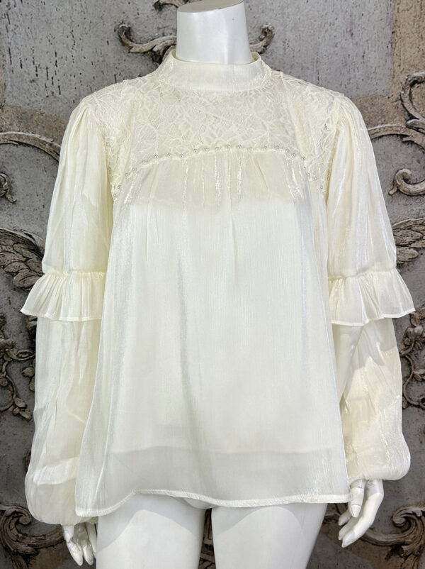 Edle Damen Chiffon-Bluse in Creme mit Spitze, Perlen, Bindekragen & Ballonärmeln – Großhandel (1) Edle Damen Chiffon-Bluse Creme Großhandel mit Spitze, Perlen, Bindekragen und Ballonärmeln