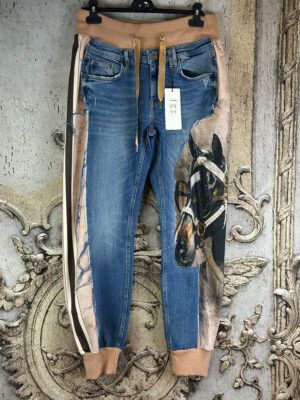 Handpatch Denim Horse Jeans Sweat Hose mit Strass und Perlen