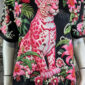 Damen Shirt mit Pink Leopard und Perlen in Schwarz